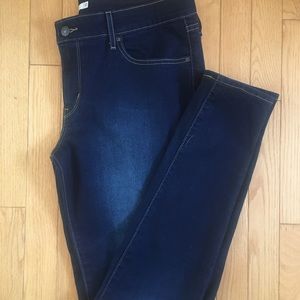 Levi’s 711 Skinny Jeans